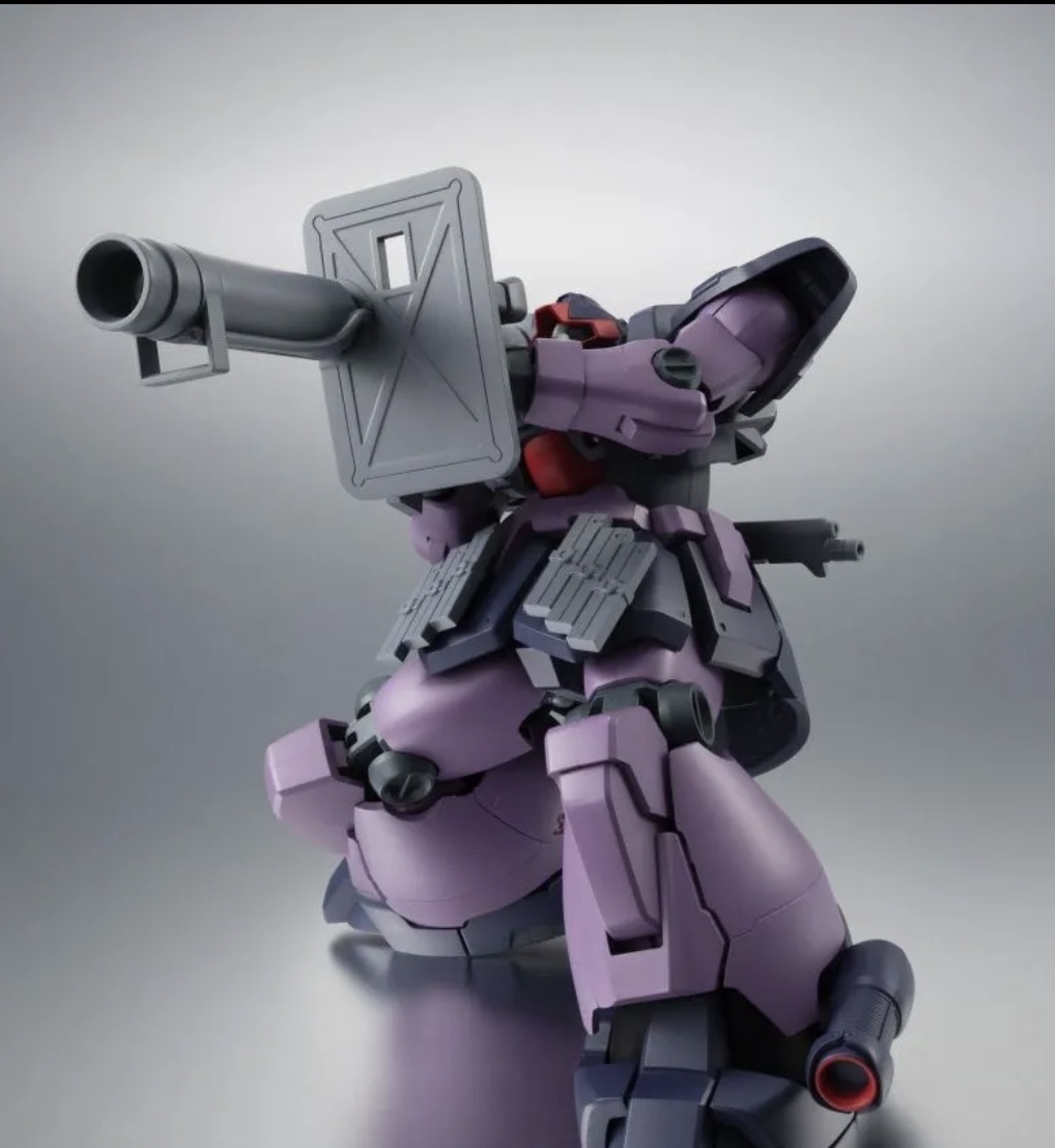 Modelista ensamblando una figura Bandai Gundam con herramientas y pintura Montando una figura Bandai Gundam – Precisión y diseño japonés